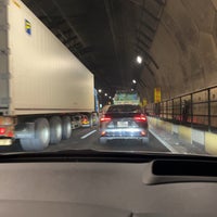 Photo taken at Yamate Tunnel by べるぐ on 11/10/2022
