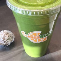 Photo taken at Grass Roots Juice Bar by Frank G. on 6/3/2016