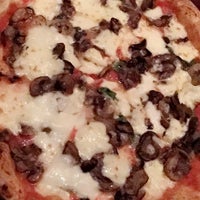 Foto scattata a Bavaro&amp;#39;s Pizza Napoletana &amp;amp; Pastaria da Frank G. il 2/14/2017
