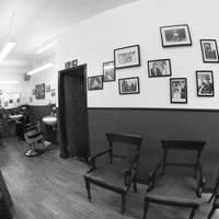 10/29/2013 tarihinde The Legends Barber Shopziyaretçi tarafından The Legends Barber Shop'de çekilen fotoğraf