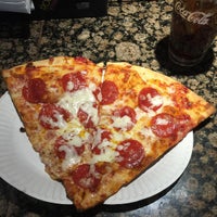 Das Foto wurde bei Pedone&amp;#39;s Pizza &amp;amp; Italian Food von Jonathan G. am 12/7/2015 aufgenommen