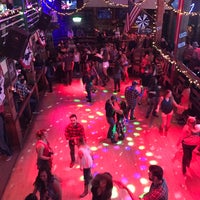 รูปภาพถ่ายที่ In Cahoots Dance Hall &amp;amp; Saloon โดย A T. เมื่อ 12/7/2017