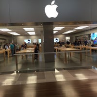 Photo taken at Apple Chermside by The Grim R. on 3/17/2016