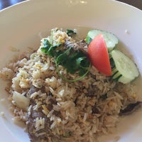 Foto diambil di Sweet Lime Thai Cuisine oleh Idiarys R. pada 6/20/2014