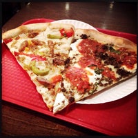 10/29/2014 tarihinde Anthony M.ziyaretçi tarafından Masterpiece Italian Pizzeria'de çekilen fotoğraf