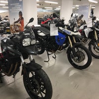 Foto scattata a BMW Motorrad Zentrum da Bodya W. il 8/22/2017