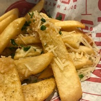 Photo taken at Red Robin Gourmet Burgers and Brews by Phillip D. on 9/3/2018