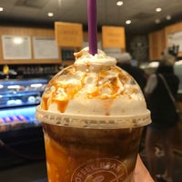 Photo taken at The Coffee Bean &amp;amp; Tea Leaf by Bere G. on 2/10/2018
