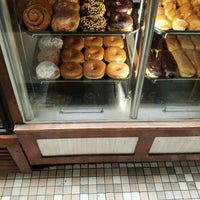 Photo taken at Winchell&amp;#39;s Doughnut House by Omar M. on 9/29/2020