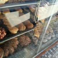 Photo taken at Winchell&amp;#39;s Doughnut House by Omar M. on 2/7/2021