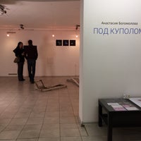 Photo taken at Галерея современного искусства OKNO by Бавильский Д. on 2/26/2018