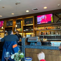 Das Foto wurde bei Firefly Restaurant &amp;amp; Bar von Yvette L. am 2/3/2020 aufgenommen