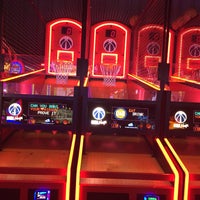 Photo taken at Dave &amp;amp; Buster&amp;#39;s by Mariette S. on 9/9/2019