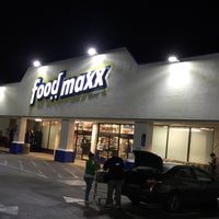 Photo taken at FoodMaxx by Dave C. on 3/23/2017