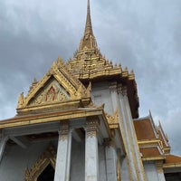 Photo taken at Wat Traimitr Withayaram by Cecilia N. on 9/11/2023