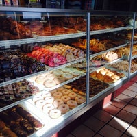 3/4/2014 tarihinde Sunshine D.ziyaretçi tarafından Winchell&amp;#39;s Donut House'de çekilen fotoğraf