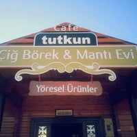 รูปภาพถ่ายที่ Tutkun Cafe Çiğ Börek &amp;amp; Mantı Evi โดย Çiğdem T. เมื่อ 3/31/2014