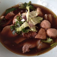 Photo taken at ดงมูลเหล็ก Pork Noodle สวนสยาม26 by SAKOL L. on 2/8/2014