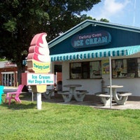 Das Foto wurde bei Twisty Cone Ice Cream &amp;amp; Cakes von Twisty Cone Ice Cream &amp;amp; Cakes am 11/1/2013 aufgenommen