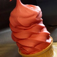 11/1/2013 tarihinde Twisty Cone Ice Cream &amp;amp; Cakesziyaretçi tarafından Twisty Cone Ice Cream &amp;amp; Cakes'de çekilen fotoğraf