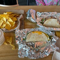 Photo taken at Mojo&amp;#39;s Tacos by Barbara S. on 8/14/2022