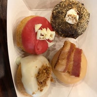 10/20/2017에 Christy S.님이 Rebel Donut Bar에서 찍은 사진