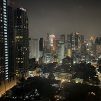 Das Foto wurde bei Hotel Indigo Bangkok Wireless Road von Dolphin P. am 2/1/2024 aufgenommen