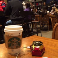 Photo taken at Starbucks by Jung Won K. on 6/12/2016