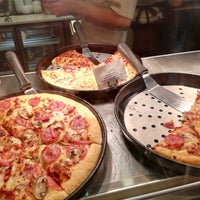 Foto diambil di Pizza Hut oleh saa pada 8/31/2018