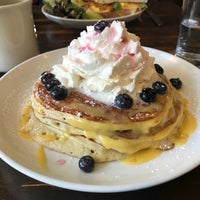 Photo taken at Bite Café by Hector O. on 3/23/2018