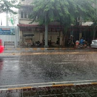 Photo taken at BMTA Bus Stop อิสรภาพ 42 (Itsaraphap 42) by Erth on 8/7/2014