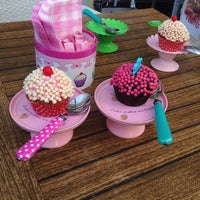 Photo taken at Cupcakes Torta by Burcu T. on 3/7/2015