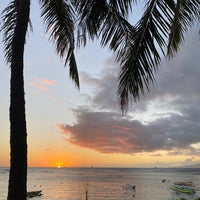 Photo taken at Outrigger Canoe Club by Rashi K. on 2/24/2020