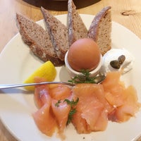 Photo taken at Le Pain Quotidien by Chemmy H. on 6/18/2017