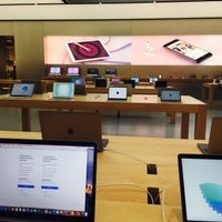 Photo taken at Apple Store by Elif on 7/16/2017