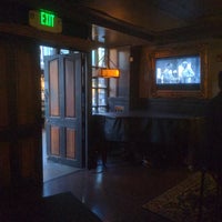 Foto diambil di Noir Lounge oleh John L. pada 2/10/2022