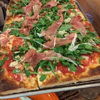 Das Foto wurde bei Tony’s Pizza Napoletana von John L. am 3/13/2024 aufgenommen