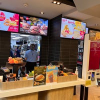 Photo taken at McDonald&amp;#39;s &amp;amp; McCafé by Pamtoyyyy on 10/21/2022