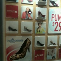 Famous Footwear 5045 Transit Rd
