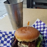 Photo taken at Blue Moon Burgers Capitol Hill by Beverly Z. on 7/20/2017