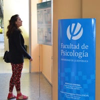 รูปภาพถ่ายที่ Facultad de Psicología - Udelar โดย Facultad de Psicología - Udelar เมื่อ 11/4/2013