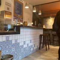 รูปภาพถ่ายที่ Café Lisboa โดย Ömer Ç. เมื่อ 12/6/2022