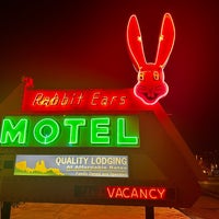 3/30/2024 tarihinde Anna G.ziyaretçi tarafından Rabbit Ears Motel'de çekilen fotoğraf