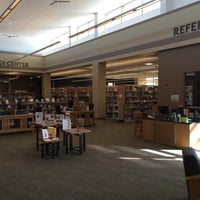 Foto tirada no(a) Fitchburg Public Library por Amber L. em 10/18/2015