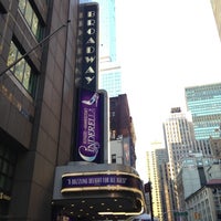 Foto tomada en Cinderella on Broadway  por Brandy F. el 5/2/2013