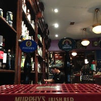 4/28/2013 tarihinde trisoziyaretçi tarafından Ulysses Irish Pub'de çekilen fotoğraf