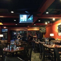 Foto tomada en Red Hot &amp;amp; Blue  -  Barbecue, Burgers &amp;amp; Blues  por Johnny G. el 10/18/2012