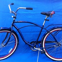 Das Foto wurde bei Arts District Bike Rental von Arts District Bike Rental am 11/5/2013 aufgenommen