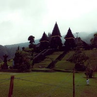 Pura Parahyangan Agung Jagatkarta Gunung Salak Bogor