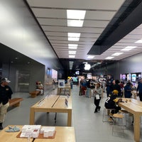 Photo taken at Apple Lincoln Park by Abdalelah 8. on 10/22/2022